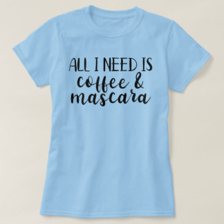 Só preciso de café e camiseta feminina de mascara