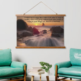 Sol alaranjado sobre o alto do oceano