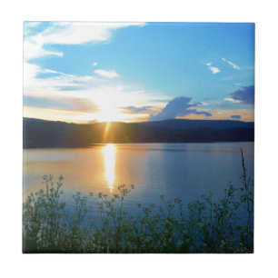 Sol azul no lago