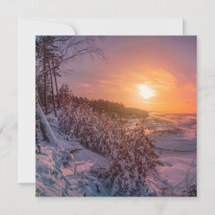 Sol sobre a costa da neve