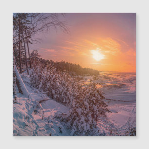 Sol sobre a costa da neve