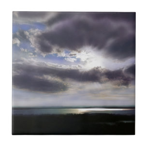 Sol sobre o oceano do nascer do sol da água