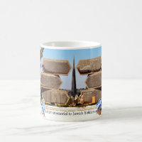 Soldados judaicos de Yad Vashem e caneca de café