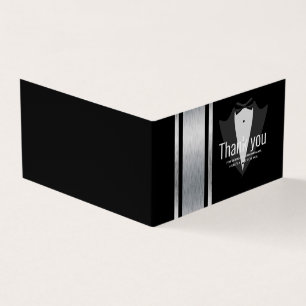 Solteiro de smoking, de listras brancas e pretas