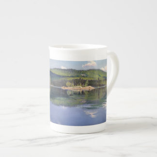Sombra da ilha e da nuvem - caneca da porcelana de