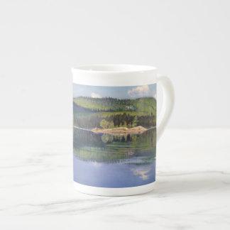 Sombra da ilha e da nuvem - caneca de China de