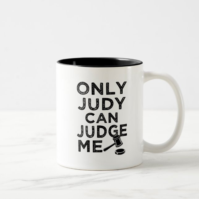Somente Judy pode julgar-me caneca engraçada do (Direita)