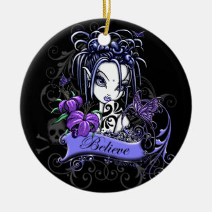 "Sophia Lilly" acredita o ornamento feericamente