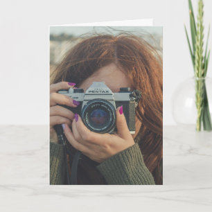 SORRIR! É SEU ANIVERSÁRIO! GAROTA COM CARTÃO DE CÂ