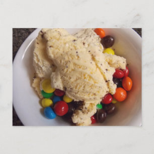 sorvete com cartão postal com doces