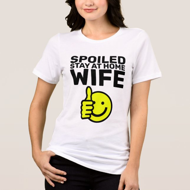 SPOILED STAY AT HOME WIFE T-SHIRTS (Frente)