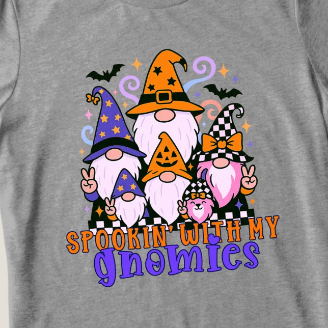 "Spookin" Com Meus Gnomos: Amigos do Dia das Bruxa (Get festive with spookin' with my gnomies — a Halloween friends design full of humor and charm.)