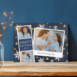 Starry Photobooth | Cartão de Colagem de Fotos Han<br><div class="desc">Cartão com fotos Chanucá bonito apresenta uma faixa de fotos com duas fotos e um painel de texto azul marinho, além de um instantâneo inspirado por câmera instantânea com uma legenda manuscrita. Personalize com o ano e seu nome de família ou mensagem personalizada, em um fundo azul marinho pontilhado com...</div>