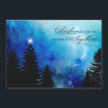 Starry Winter Night w/Stars, Pine e Texto de Natal<br><div class="desc">Lindos pinheiros elegantes na silhueta contra um fundo do céu noturno estrelado azul profundo com solteiro estrela brilhante e citação de Natal com gráficos de texto personalizados e campos de texto editáveis.</div>