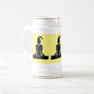 Stein de Yoga na Posição Sentada Amarela e Dourada
