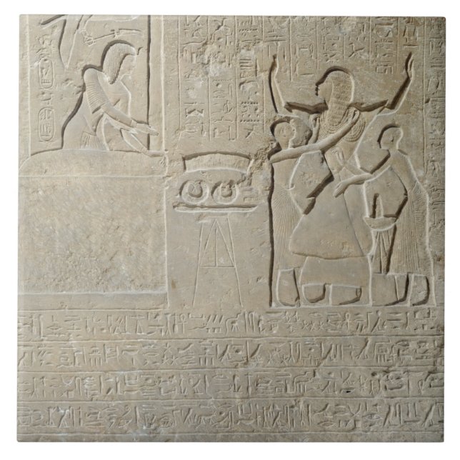 Stele das colares, Hormin que recebe o ouro (Frente)