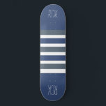 Stripes Painéis de skate de monograma personalizad<br><div class="desc">Altere o campo de texto para o que deseja. Você também pode alterar a fonte e seu tamanho e cor usando a função "Personalizar",  bem como adicionar mais campos de texto,  se desejar. Veja na minha loja mais itens com este design e opções de cores.</div>