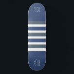 Stripes Painéis de skate de monograma personalizad<br><div class="desc">Altere o campo de texto para o que deseja. Você também pode alterar a fonte e seu tamanho e cor usando a função "Personalizar", bem como adicionar mais campos de texto, se desejar. Veja na minha loja mais itens com este design e opções de cores.</div>