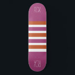 Stripes Painéis de skate de monograma personalizad<br><div class="desc">Altere o campo de texto para o que deseja. Você também pode alterar a fonte e seu tamanho e cor usando a função "Personalizar",  bem como adicionar mais campos de texto,  se desejar. Veja na minha loja mais itens com este design e opções de cores.</div>