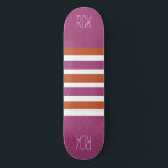 Stripes Painéis de skate de monograma personalizad<br><div class="desc">Altere o campo de texto para o que deseja. Você também pode alterar a fonte e seu tamanho e cor usando a função "Personalizar",  bem como adicionar mais campos de texto,  se desejar. Veja na minha loja mais itens com este design e opções de cores.</div>