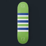 Stripes Painéis de skate de monograma personalizad<br><div class="desc">Altere o campo de texto para o que deseja. Você também pode alterar a fonte e seu tamanho e cor usando a função "Personalizar",  bem como adicionar mais campos de texto,  se desejar. Veja na minha loja mais itens com este design e opções de cores.</div>
