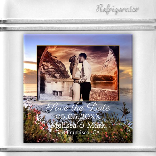 Sua Imã salve a data Costeira do Sunset (A romantic Save the Date magnet with your own favorite photo framed by a coastal design at sunset.)