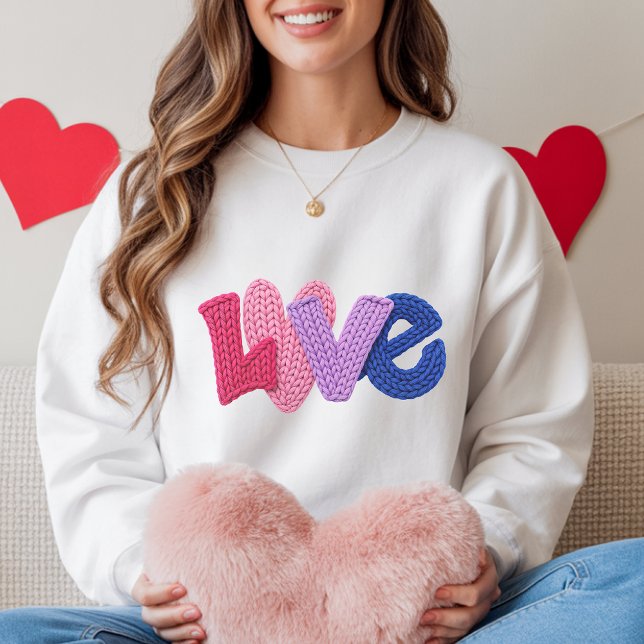 Suéter com Design de Amor de Crochê Falso (Criador carregado)