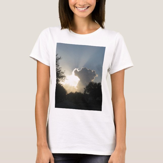 Sun Burst Através da Camiseta das Nuvens (Frente)