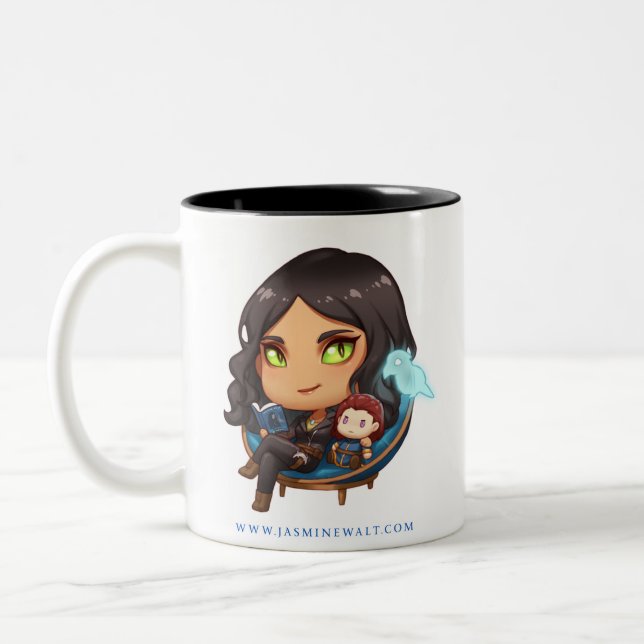 Sunaya que lê a caneca de Chibi (Esquerda)