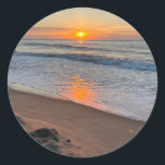 Sunrise - Adesivo redondo<br><div class="desc">Levantamento do sol sobre o oceano Atlântico.</div>