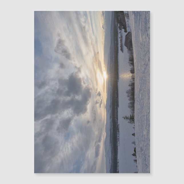 Sunset over frozen lake (Frente)