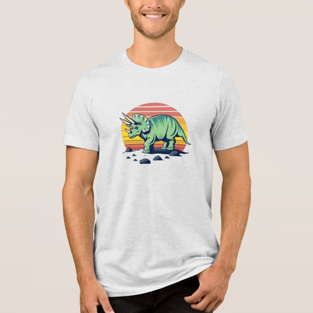 Sunset Safari: Retro Triceratops T-Shirt (Frente)