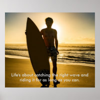 Surfer com poster de citação