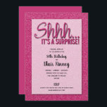 SURPRESA COM Glitter Rosa Quente - Convites de Ani<br><div class="desc">"Shhh... é uma surpresa" em simulação de brilho rosa-quente em um fundo brilhante rosa-quente impresso, os convidados adorarão estes convites! HÁ MUITAS CORES DISPONÍVEIS! Perfeito para qualquer Partido Surpresa, apenas mude o texto. Texto, fontes, cores, tamanhos podem ser modificados, basta clicar no botão PERSONALIZAR. VEJA todas as cores da nossa...</div>