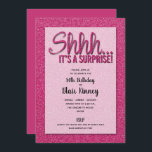 SURPRESA COM Glitter Rosa Quente - Convites de Ani<br><div class="desc">"Shhh... é uma surpresa" em simulação de brilho rosa-quente em um fundo brilhante rosa-quente impresso, os convidados adorarão estes convites! HÁ MUITAS CORES DISPONÍVEIS! Perfeito para qualquer Partido Surpresa, apenas mude o texto. Texto, fontes, cores, tamanhos podem ser modificados, basta clicar no botão PERSONALIZAR. VEJA todas as cores da nossa...</div>