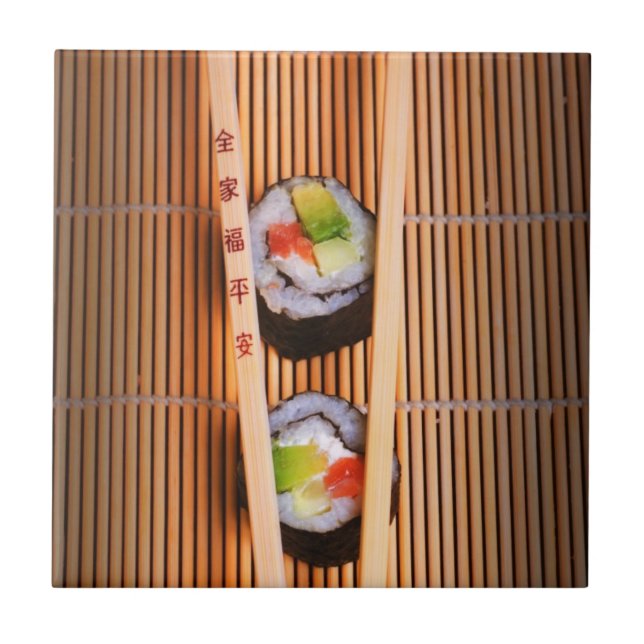 Sushi e chopsticks de madeira (Frente)