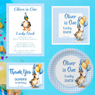 Convite Um modelo de aniversário de gingham azul-pato sort