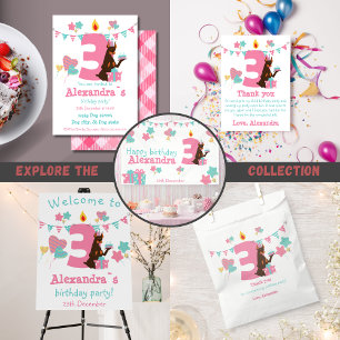 Convite Cachorro bonito com bolo próximo ao número três An