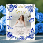 Sweet 16 Budget Photo Invitation Blue Butterfly<br><div class="desc">O "Sweet 16 Photo Invitation Blue Butterfly" é um convite maravilhosamente elaborado ideal para uma doce celebração de 16 fotos. Este convite mostra um fundo azul real adornado com elegantes designs florais de aquarela entrelaçados com borboletas prateadas, infundindo o evento com um toque de elegância e alegria. Projetada pela CaMiDesigns,...</div>