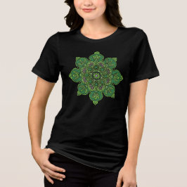 T- Shirt verde em medalhão preto