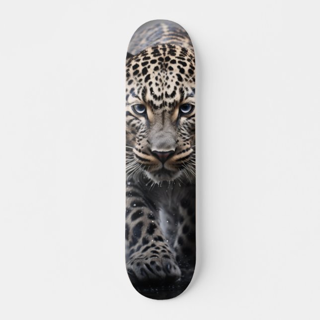 Tabla de Skate Leopardo Caminando con Mirada Fija (Frente)