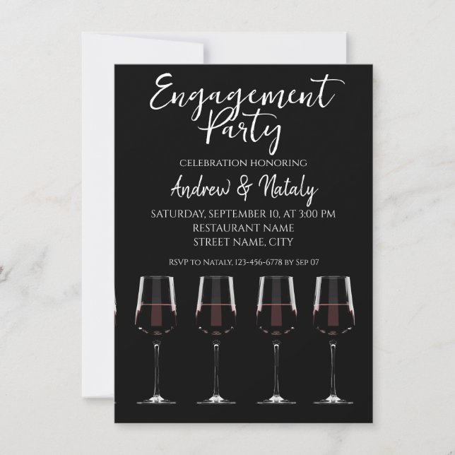 Taças de vinho com vinho tinto em convite preto (Frente)