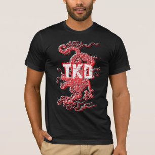 Tae Kwon faz a camisa do dragão