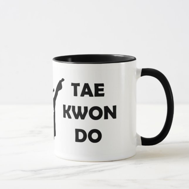 Tae Kwon faz a caneca da campainha (Direita)