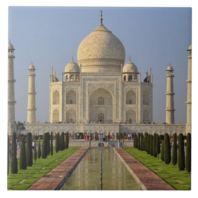 Taj Mahal, um mausoléu localizado em Agra, Índia,  (Frente)
