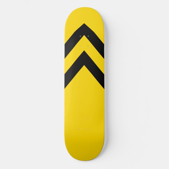 Tampa de Skate com Chevron Amarelo e Preto Ousado (Frente)