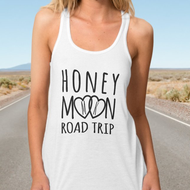 Tanque de Correspondência da Estrada Honeymoon Top (Pack light and add this to your luggage. Just add your initials to the interlocking hearts)