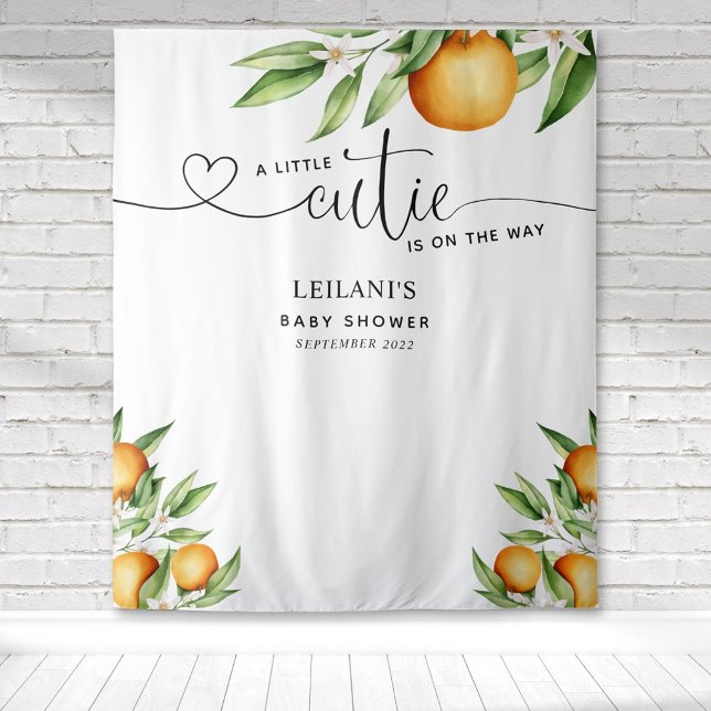 Tapeçaria de Chá de Bebê Laranja Little Cutie (A little cutie is on the way baby shower backdrop with watercolor oranges for photo ops.)