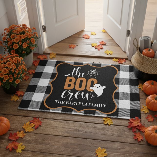 Tapete A tripulação negra e laranja, Dia das Bruxas (The Boo Crew Black and Orange Custom Halloween Doormat - Just add your name or special text!)