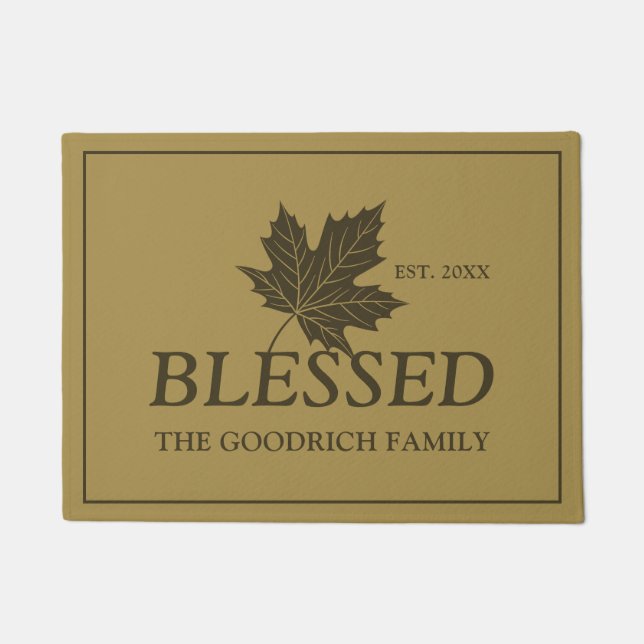 Tapete Abençoado com Folha de Maple e Nome Personalizado. (Frente)